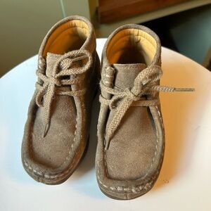 Toddler Clark’s Wallabee suede boot